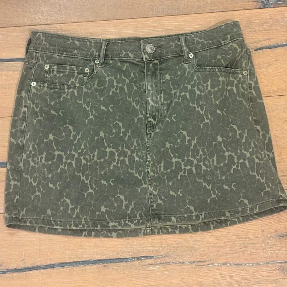 American Eagle Outfitters Super Stretch Olive Patterned Mini Skirt
